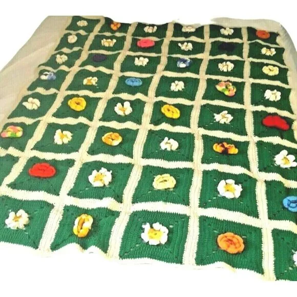 Vintage granny square Afghan flower center Green White 43 x 58 Crochet Hand Made - Picture 2 of 9